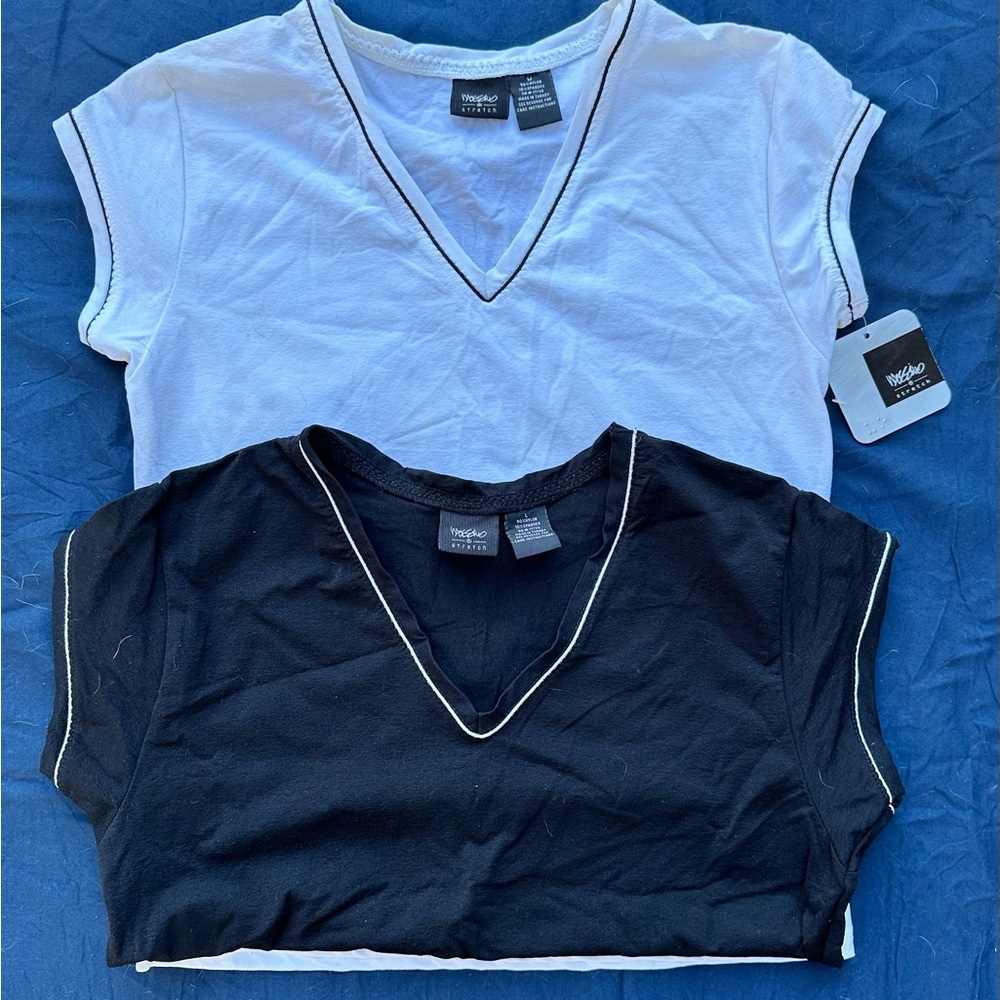 Mossimo Stretch Black and White V-Neck Tees 90s Y2K vintage